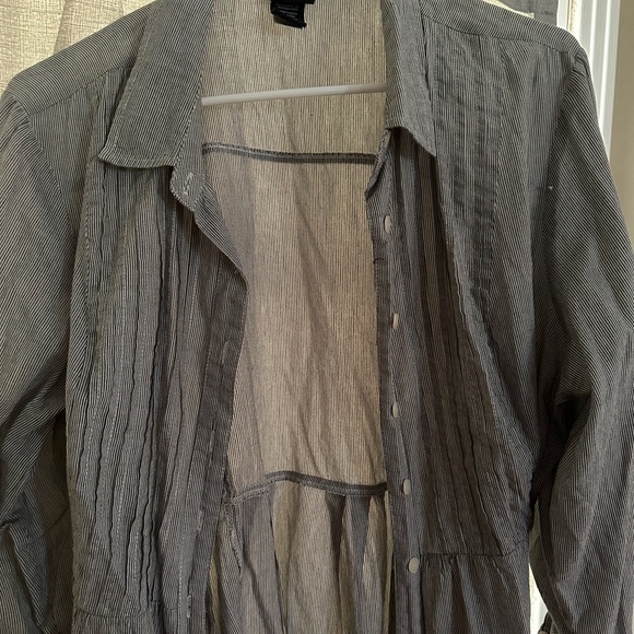 torrid Tops - Torrid size 1 button up top